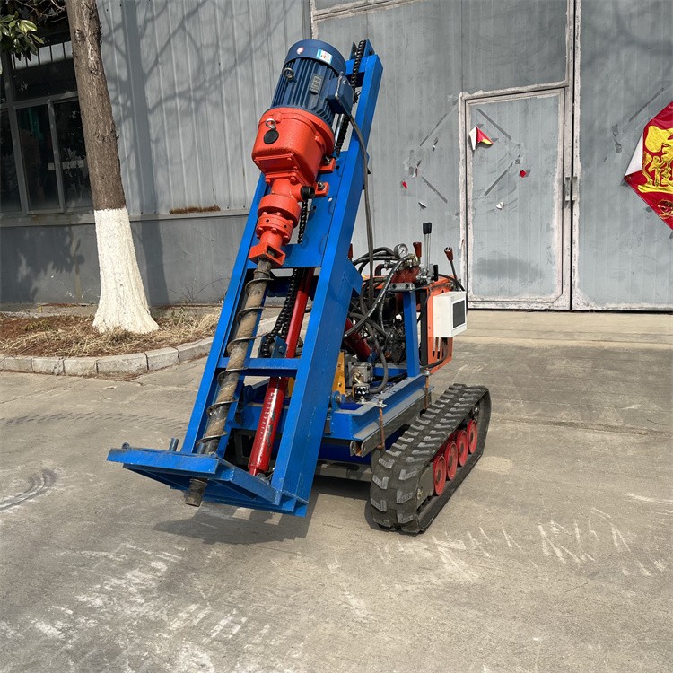小型電動履帶式潛孔鉆機(jī)的特點(diǎn)